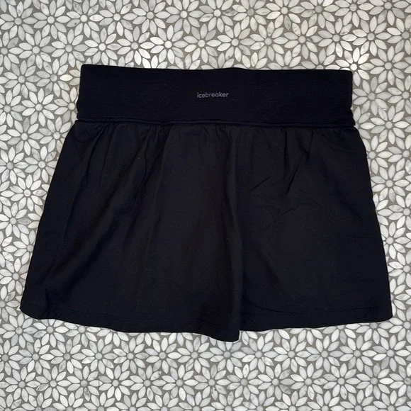 Women's Icebreaker Merino Blend 125 Cool Lite Skort in Black, Size M - Picture 2 of 9